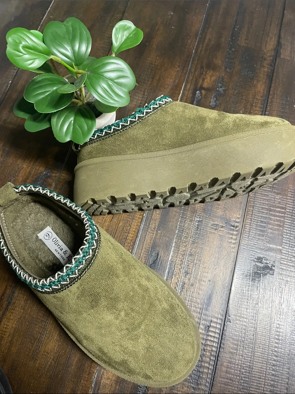 Olivia & Kate Women's STORMY Olive Green Platform Slip-On Shoes SZ 9